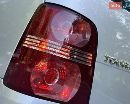 Сірий Фольксваген Туран, об'ємом двигуна 1.6 л та пробігом 230 тис. км за 6800 $, фото 64 на Automoto.ua