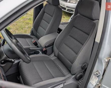 Серый Фольксваген Туран, объемом двигателя 1.39 л и пробегом 211 тыс. км за 5500 $, фото 4 на Automoto.ua