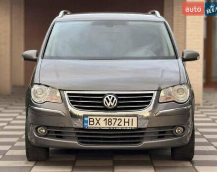 Серый Фольксваген Туран, объемом двигателя 1.9 л и пробегом 222 тыс. км за 7700 $, фото 1 на Automoto.ua