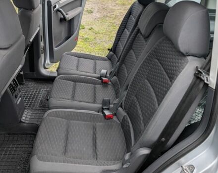 Серый Фольксваген Туран, объемом двигателя 1.4 л и пробегом 211 тыс. км за 5500 $, фото 7 на Automoto.ua