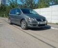 Серый Фольксваген Туран, объемом двигателя 1.4 л и пробегом 175 тыс. км за 6700 $, фото 1 на Automoto.ua