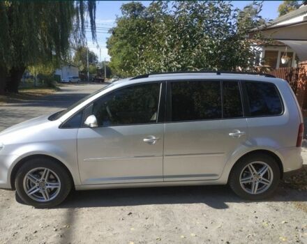 Серый Фольксваген Туран, объемом двигателя 1.4 л и пробегом 216 тыс. км за 6600 $, фото 2 на Automoto.ua