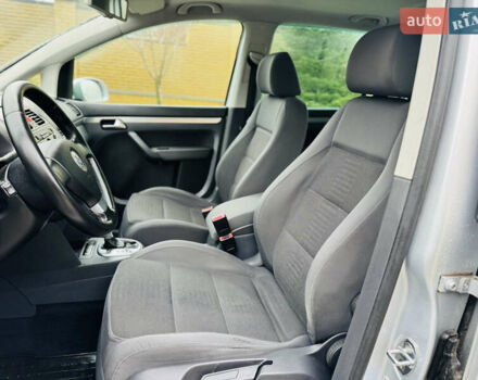 Серый Фольксваген Туран, объемом двигателя 2 л и пробегом 245 тыс. км за 7300 $, фото 17 на Automoto.ua