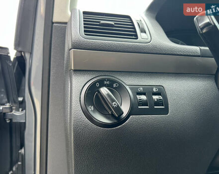 Серый Фольксваген Туран, объемом двигателя 1.6 л и пробегом 217 тыс. км за 8200 $, фото 41 на Automoto.ua