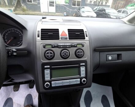 Серый Фольксваген Туран, объемом двигателя 1.6 л и пробегом 262 тыс. км за 6500 $, фото 10 на Automoto.ua