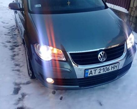 Серый Фольксваген Туран, объемом двигателя 1.9 л и пробегом 263 тыс. км за 7700 $, фото 4 на Automoto.ua