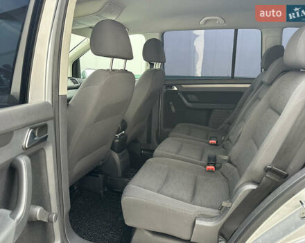 Серый Фольксваген Туран, объемом двигателя 1.6 л и пробегом 215 тыс. км за 6800 $, фото 33 на Automoto.ua