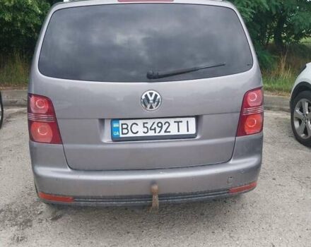 Серый Фольксваген Туран, объемом двигателя 1.9 л и пробегом 250 тыс. км за 7000 $, фото 1 на Automoto.ua