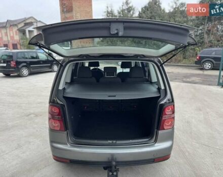 Серый Фольксваген Туран, объемом двигателя 1.6 л и пробегом 232 тыс. км за 7200 $, фото 7 на Automoto.ua