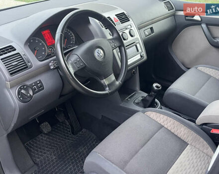 Сірий Фольксваген Туран, об'ємом двигуна 1.4 л та пробігом 48 тис. км за 8999 $, фото 43 на Automoto.ua