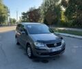 Серый Фольксваген Туран, объемом двигателя 1.6 л и пробегом 309 тыс. км за 5399 $, фото 4 на Automoto.ua