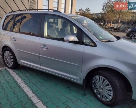 Серый Фольксваген Туран, объемом двигателя 1.6 л и пробегом 256 тыс. км за 6200 $, фото 5 на Automoto.ua