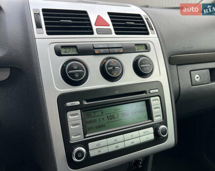 Серый Фольксваген Туран, объемом двигателя 1.6 л и пробегом 217 тыс. км за 8200 $, фото 44 на Automoto.ua