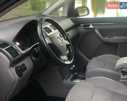 Сірий Фольксваген Туран, об'ємом двигуна 2 л та пробігом 254 тис. км за 7100 $, фото 27 на Automoto.ua