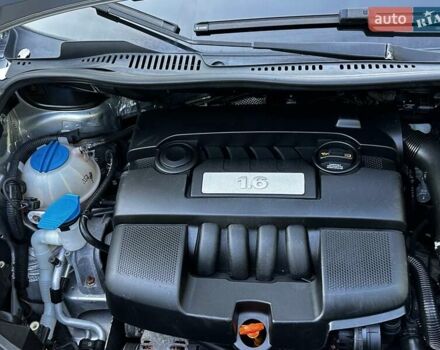 Сірий Фольксваген Туран, об'ємом двигуна 1.6 л та пробігом 230 тис. км за 6750 $, фото 114 на Automoto.ua