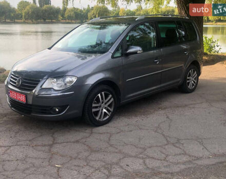 Сірий Фольксваген Туран, об'ємом двигуна 2 л та пробігом 254 тис. км за 7100 $, фото 4 на Automoto.ua