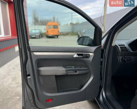 Серый Фольксваген Туран, объемом двигателя 1.6 л и пробегом 217 тыс. км за 8200 $, фото 34 на Automoto.ua