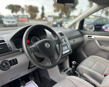 Серый Фольксваген Туран, объемом двигателя 1.6 л и пробегом 228 тыс. км за 8000 $, фото 5 на Automoto.ua