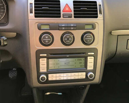 Серый Фольксваген Туран, объемом двигателя 1.4 л и пробегом 268 тыс. км за 6200 $, фото 16 на Automoto.ua