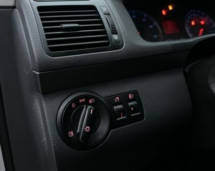 Серый Фольксваген Туран, объемом двигателя 1.6 л и пробегом 215 тыс. км за 6500 $, фото 19 на Automoto.ua