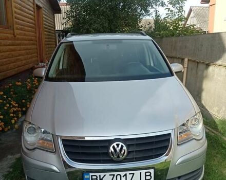 Сірий Фольксваген Туран, об'ємом двигуна 1.6 л та пробігом 285 тис. км за 6000 $, фото 2 на Automoto.ua