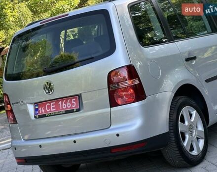 Сірий Фольксваген Туран, об'ємом двигуна 1.6 л та пробігом 230 тис. км за 6750 $, фото 33 на Automoto.ua