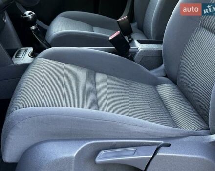 Сірий Фольксваген Туран, об'ємом двигуна 1.6 л та пробігом 230 тис. км за 6750 $, фото 77 на Automoto.ua