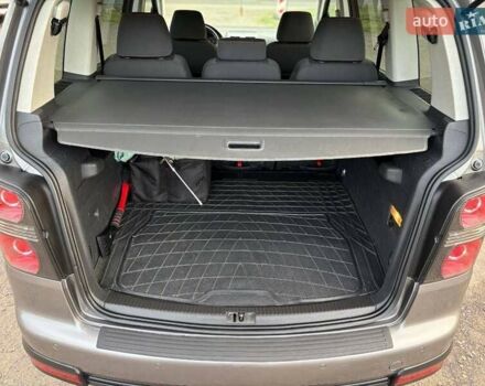 Серый Фольксваген Туран, объемом двигателя 1.39 л и пробегом 257 тыс. км за 7100 $, фото 2 на Automoto.ua