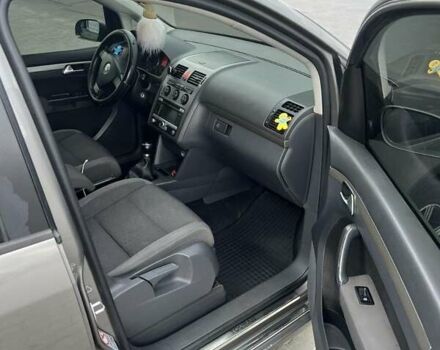 Серый Фольксваген Туран, объемом двигателя 1.4 л и пробегом 278 тыс. км за 5300 $, фото 1 на Automoto.ua