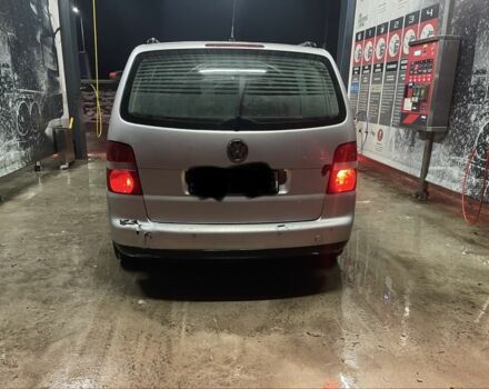 Серый Фольксваген Туран, объемом двигателя 1.9 л и пробегом 300 тыс. км за 1950 $, фото 5 на Automoto.ua