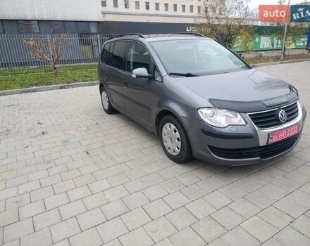 Серый Фольксваген Туран, объемом двигателя 1.6 л и пробегом 224 тыс. км за 7300 $, фото 3 на Automoto.ua