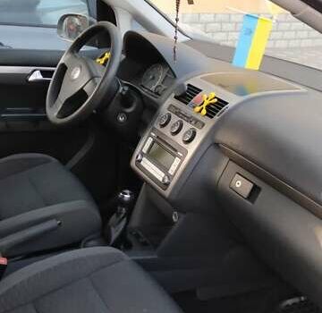 Сірий Фольксваген Туран, об'ємом двигуна 1.6 л та пробігом 210 тис. км за 8000 $, фото 10 на Automoto.ua