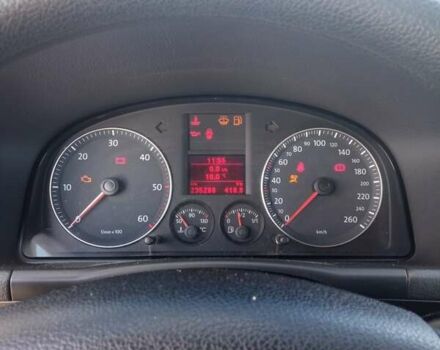 Серый Фольксваген Туран, объемом двигателя 1.9 л и пробегом 235 тыс. км за 8500 $, фото 21 на Automoto.ua