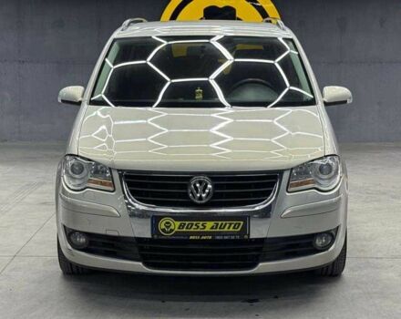 Серый Фольксваген Туран, объемом двигателя 2 л и пробегом 326 тыс. км за 7800 $, фото 1 на Automoto.ua