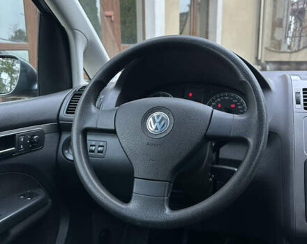 Серый Фольксваген Туран, объемом двигателя 1.6 л и пробегом 210 тыс. км за 7350 $, фото 39 на Automoto.ua