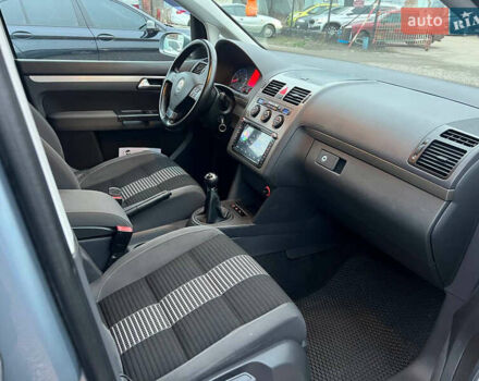 Серый Фольксваген Туран, объемом двигателя 1.4 л и пробегом 189 тыс. км за 7700 $, фото 14 на Automoto.ua