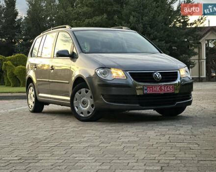 Серый Фольксваген Туран, объемом двигателя 1.6 л и пробегом 210 тыс. км за 7700 $, фото 6 на Automoto.ua