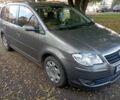 Сірий Фольксваген Туран, об'ємом двигуна 2 л та пробігом 382 тис. км за 5000 $, фото 5 на Automoto.ua