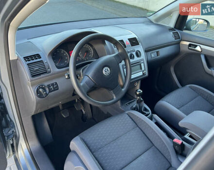 Серый Фольксваген Туран, объемом двигателя 1.4 л и пробегом 188 тыс. км за 6000 $, фото 73 на Automoto.ua