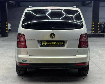 Серый Фольксваген Туран, объемом двигателя 2 л и пробегом 326 тыс. км за 7800 $, фото 4 на Automoto.ua