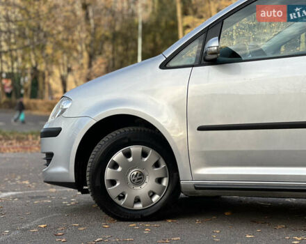 Сірий Фольксваген Туран, об'ємом двигуна 1.6 л та пробігом 196 тис. км за 8199 $, фото 16 на Automoto.ua