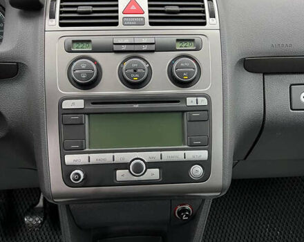 Серый Фольксваген Туран, объемом двигателя 1.9 л и пробегом 235 тыс. км за 7999 $, фото 14 на Automoto.ua