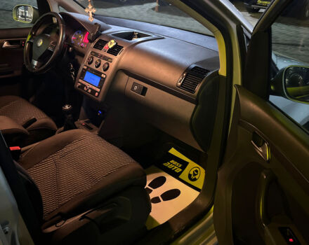 Серый Фольксваген Туран, объемом двигателя 1.9 л и пробегом 229 тыс. км за 8600 $, фото 21 на Automoto.ua