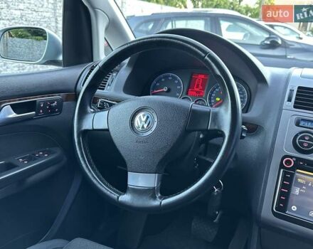 Серый Фольксваген Туран, объемом двигателя 1.4 л и пробегом 142 тыс. км за 8650 $, фото 75 на Automoto.ua