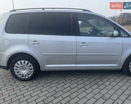 Серый Фольксваген Туран, объемом двигателя 1.6 л и пробегом 238 тыс. км за 6700 $, фото 6 на Automoto.ua