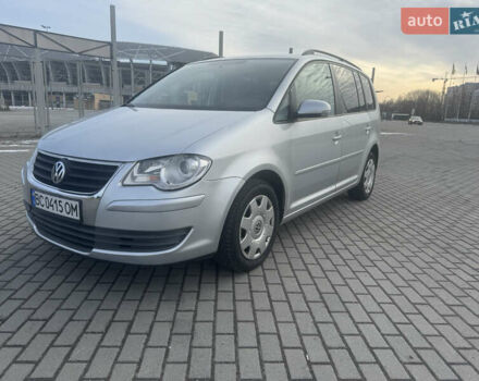 Серый Фольксваген Туран, объемом двигателя 1.6 л и пробегом 238 тыс. км за 6700 $, фото 1 на Automoto.ua