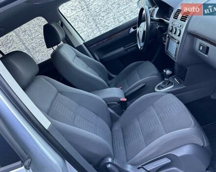 Серый Фольксваген Туран, объемом двигателя 1.4 л и пробегом 142 тыс. км за 8650 $, фото 81 на Automoto.ua