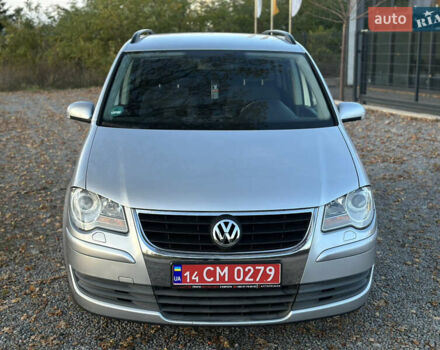 Серый Фольксваген Туран, объемом двигателя 1.6 л и пробегом 236 тыс. км за 8200 $, фото 4 на Automoto.ua
