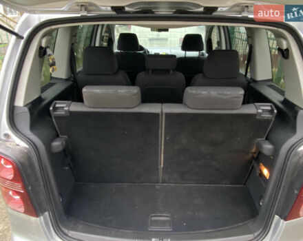 Серый Фольксваген Туран, объемом двигателя 1.98 л и пробегом 303 тыс. км за 7800 $, фото 13 на Automoto.ua