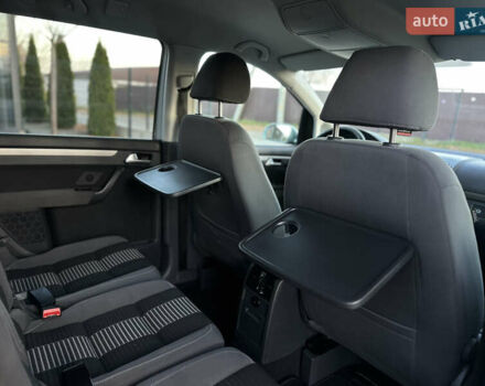 Серый Фольксваген Туран, объемом двигателя 1.6 л и пробегом 236 тыс. км за 8200 $, фото 39 на Automoto.ua